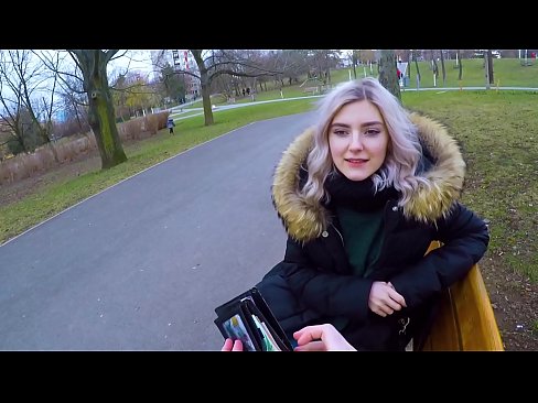 ❤️ Sluk 'n vreemdeling se warm kom vir geld - blowjob in the park deur Eva Elfie ☑ Net pornografie by ons ❌️❤